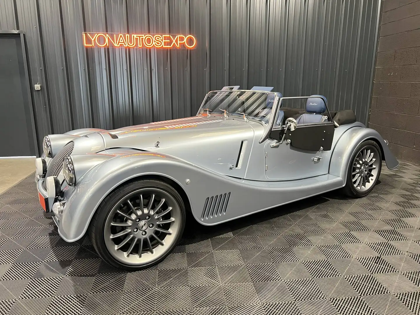 Morgan Plus Six 3.0 335 BESPOKE Gris - 1