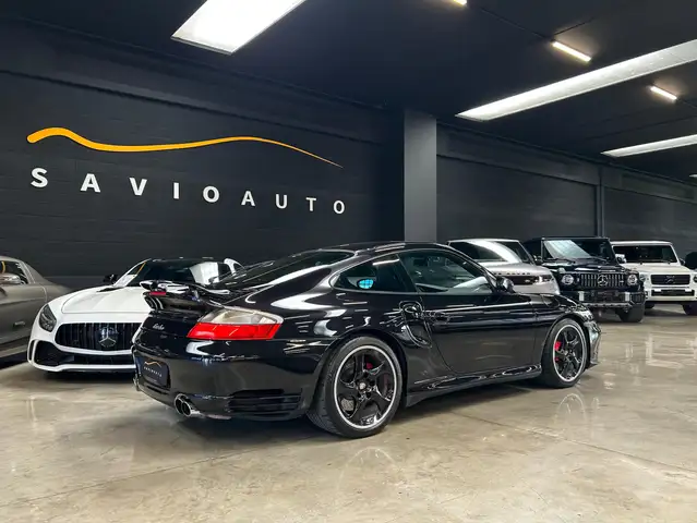 Porsche 911 view 7