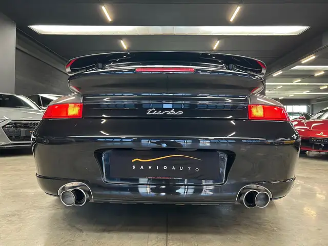 Porsche 911 view 9