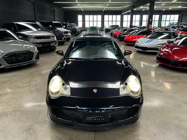 Porsche 911 view 3
