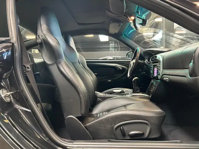 Porsche 911 view 15