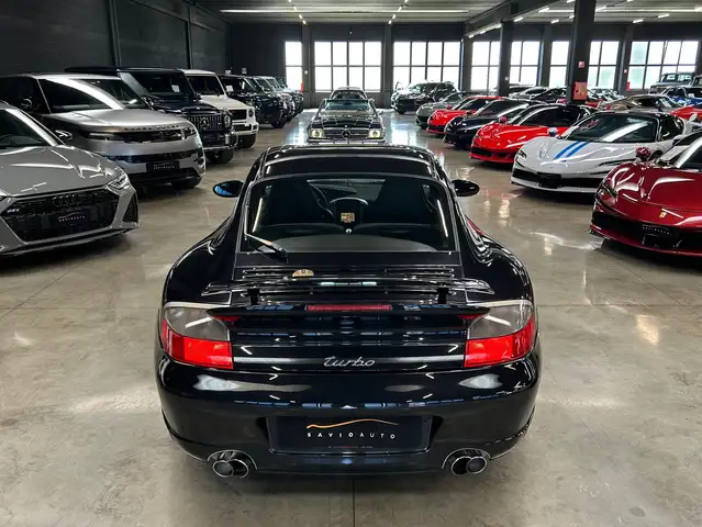 Porsche 911 view 8