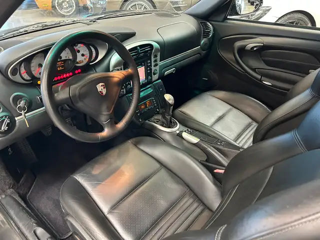 Porsche 911 view 10