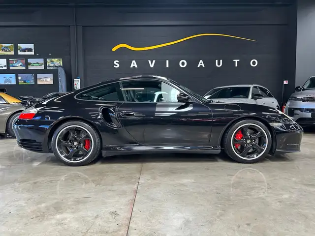 Porsche 911 view 6