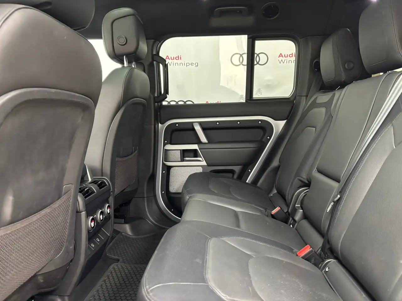 Land Rover Defender photo Land Rover Defender