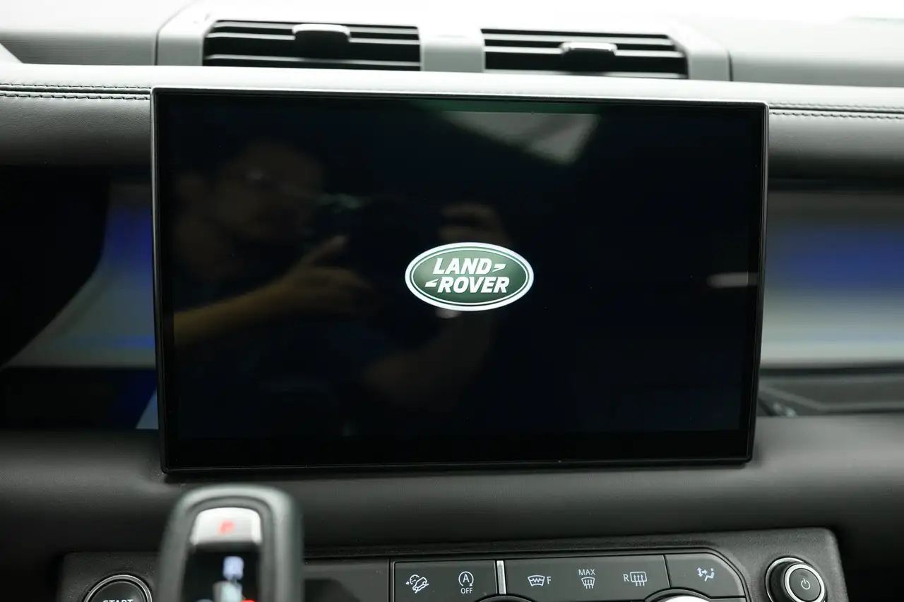 Land Rover Defender снимка Land Rover Defender