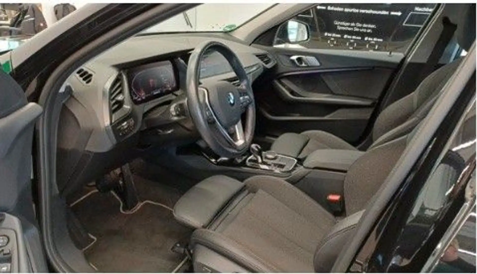 BMW 116 i Sport Line Aut/AHK/LED/ParkSys/LenkrHeiz Noir - 2