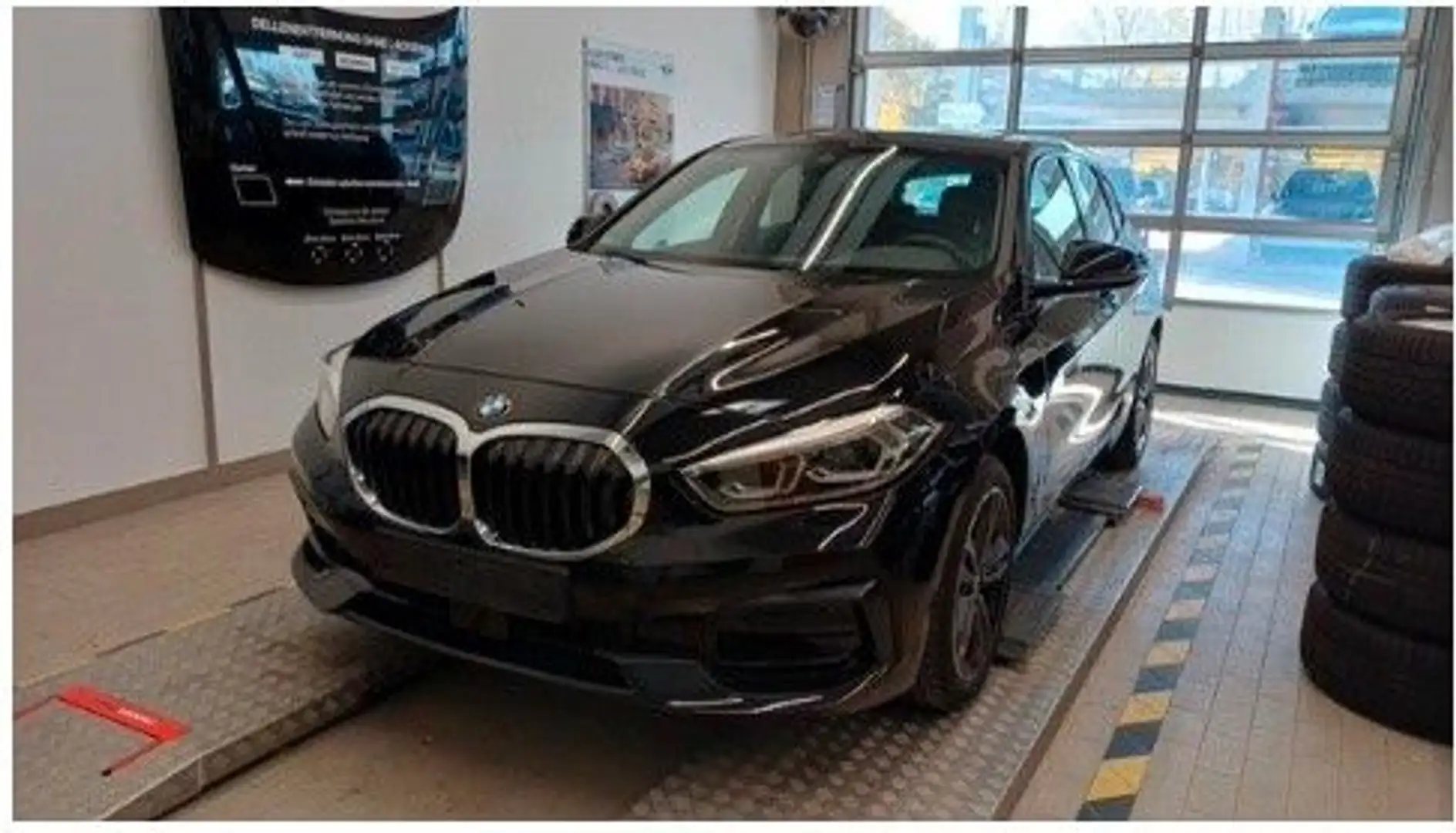 BMW 116 i Sport Line Aut/AHK/LED/ParkSys/LenkrHeiz Noir - 1