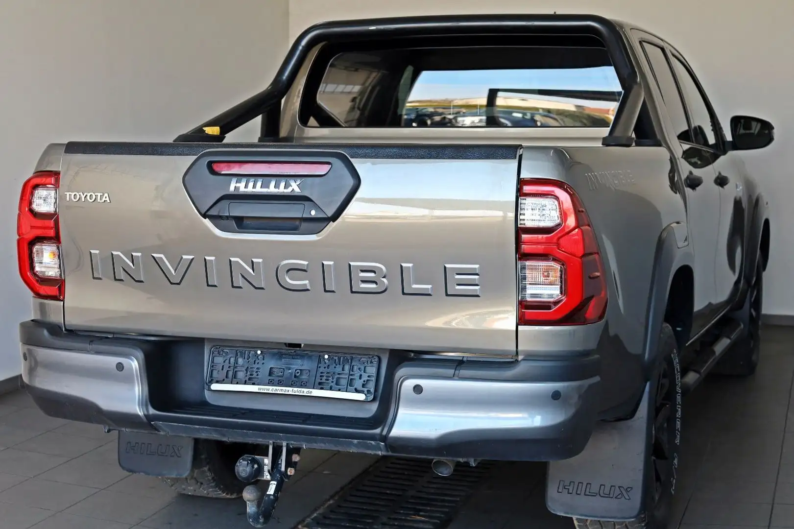 Toyota Hilux 2.8 D4-D Invincible ,VOLL! ACC,JBL,LED,AHK Braun - 2