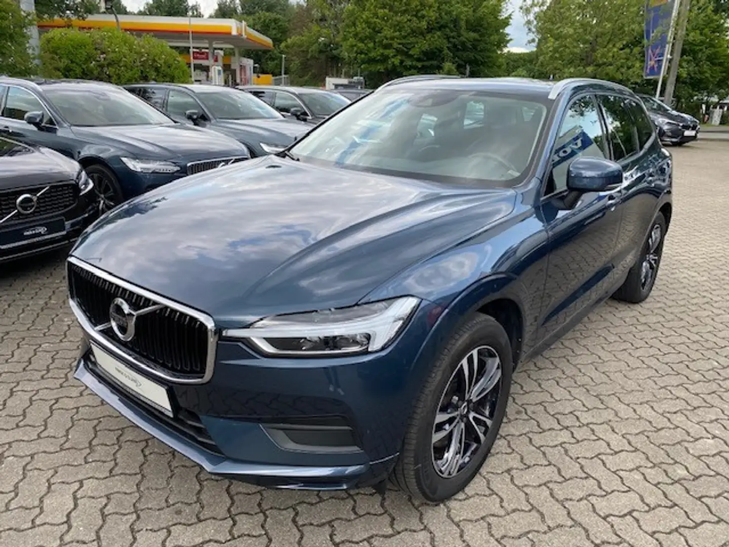 Volvo XC60 Momentum AWD / Verkauf nur an Gewerbekunden Blau - 1