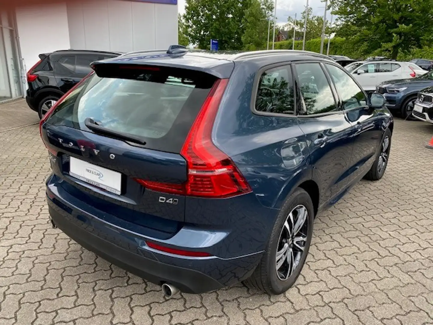 Volvo XC60 Momentum AWD / Verkauf nur an Gewerbekunden Blau - 2