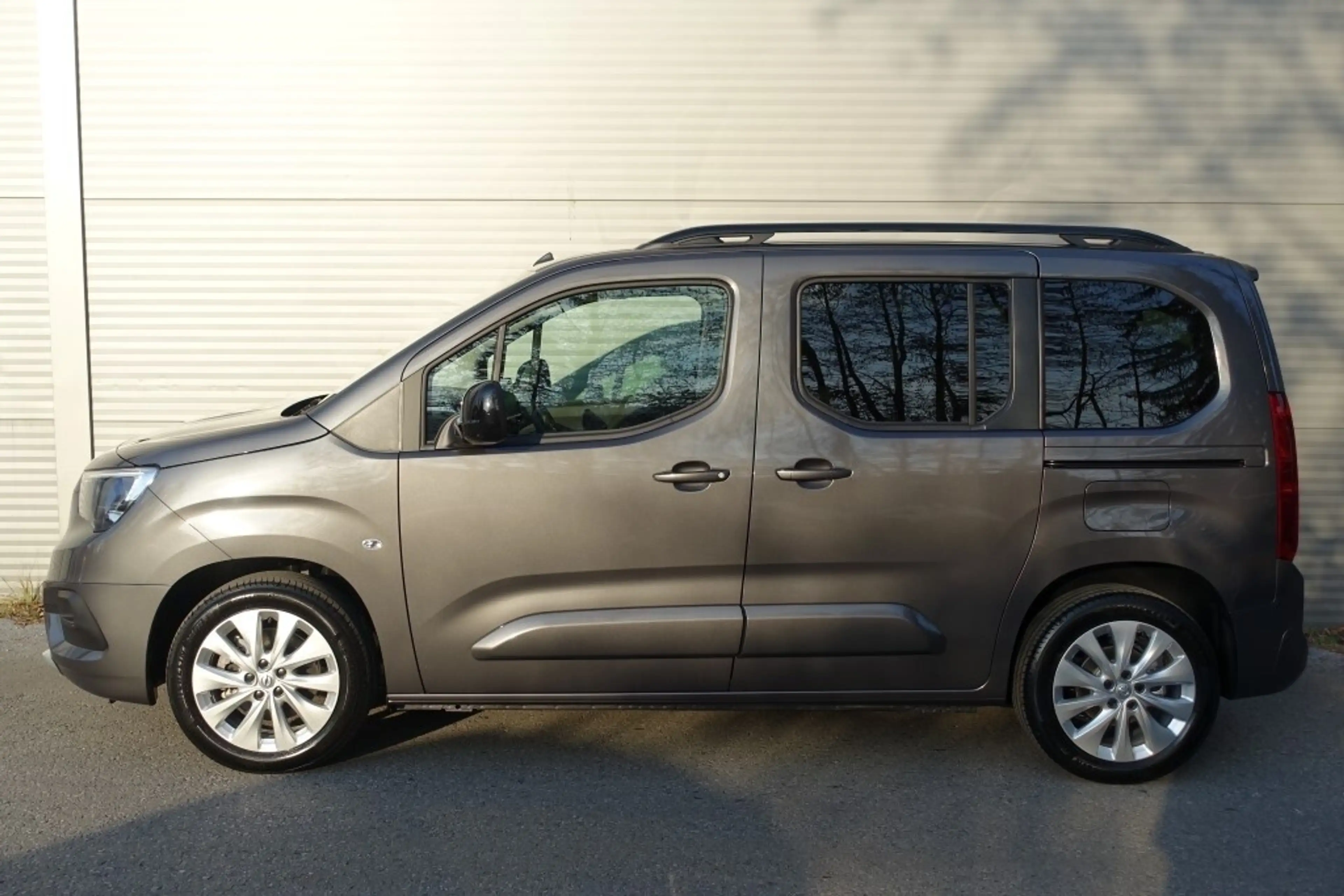 Opel Combo Life e-Combo Life L 50 kWh Elegance Plus — photo 11