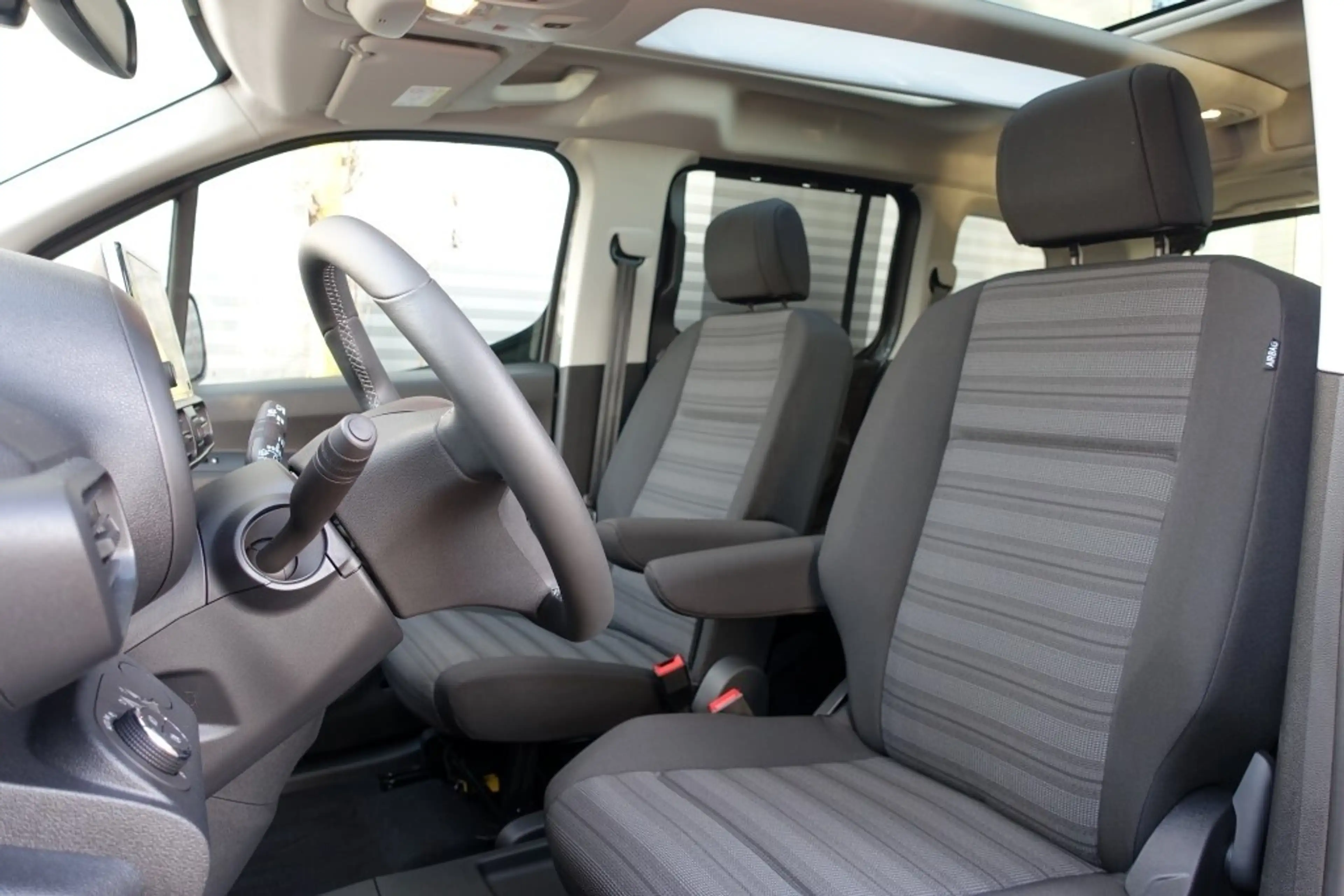 Opel Combo Life e-Combo Life L 50 kWh Elegance Plus — photo 8