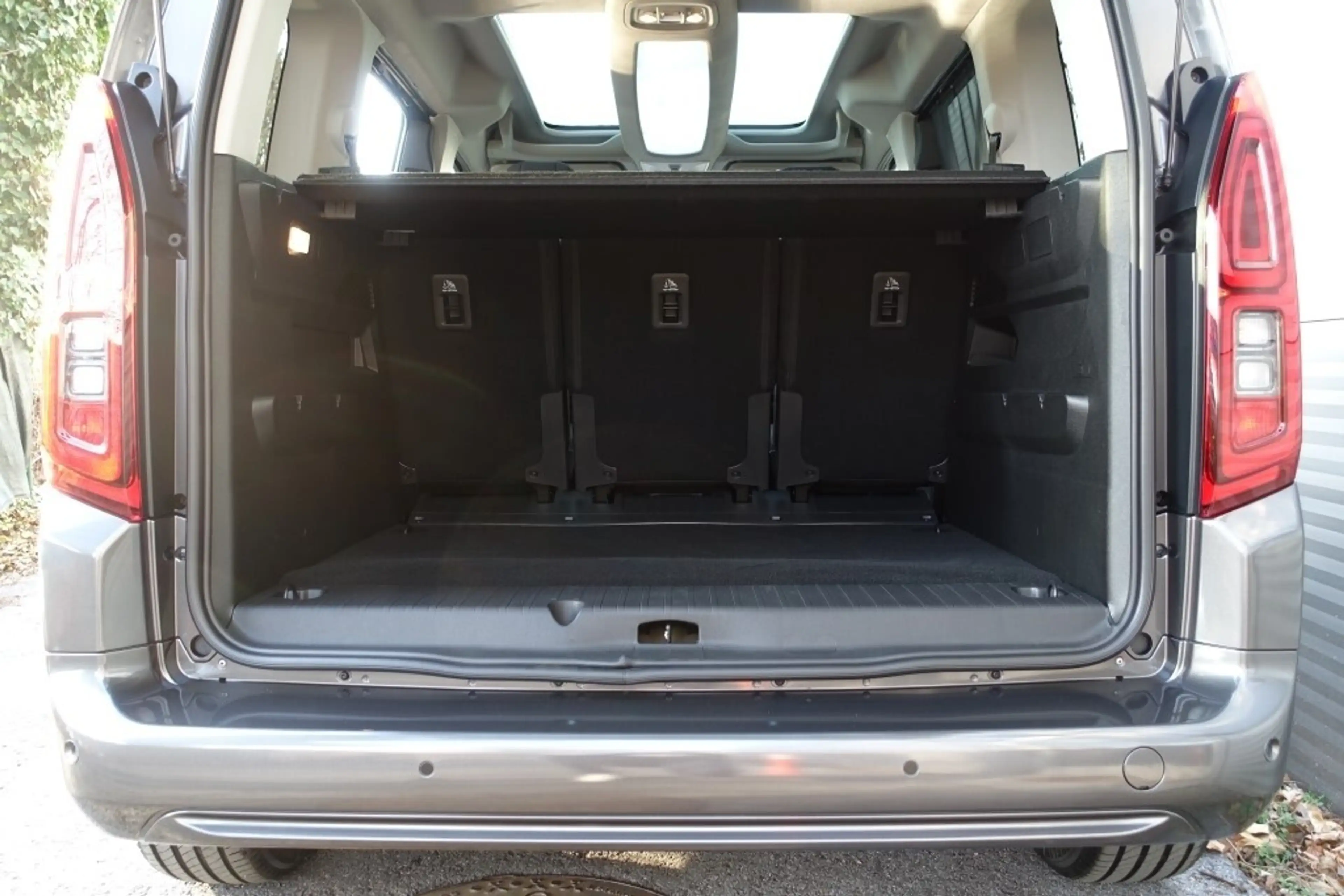 Opel Combo Life e-Combo Life L 50 kWh Elegance Plus — photo 2