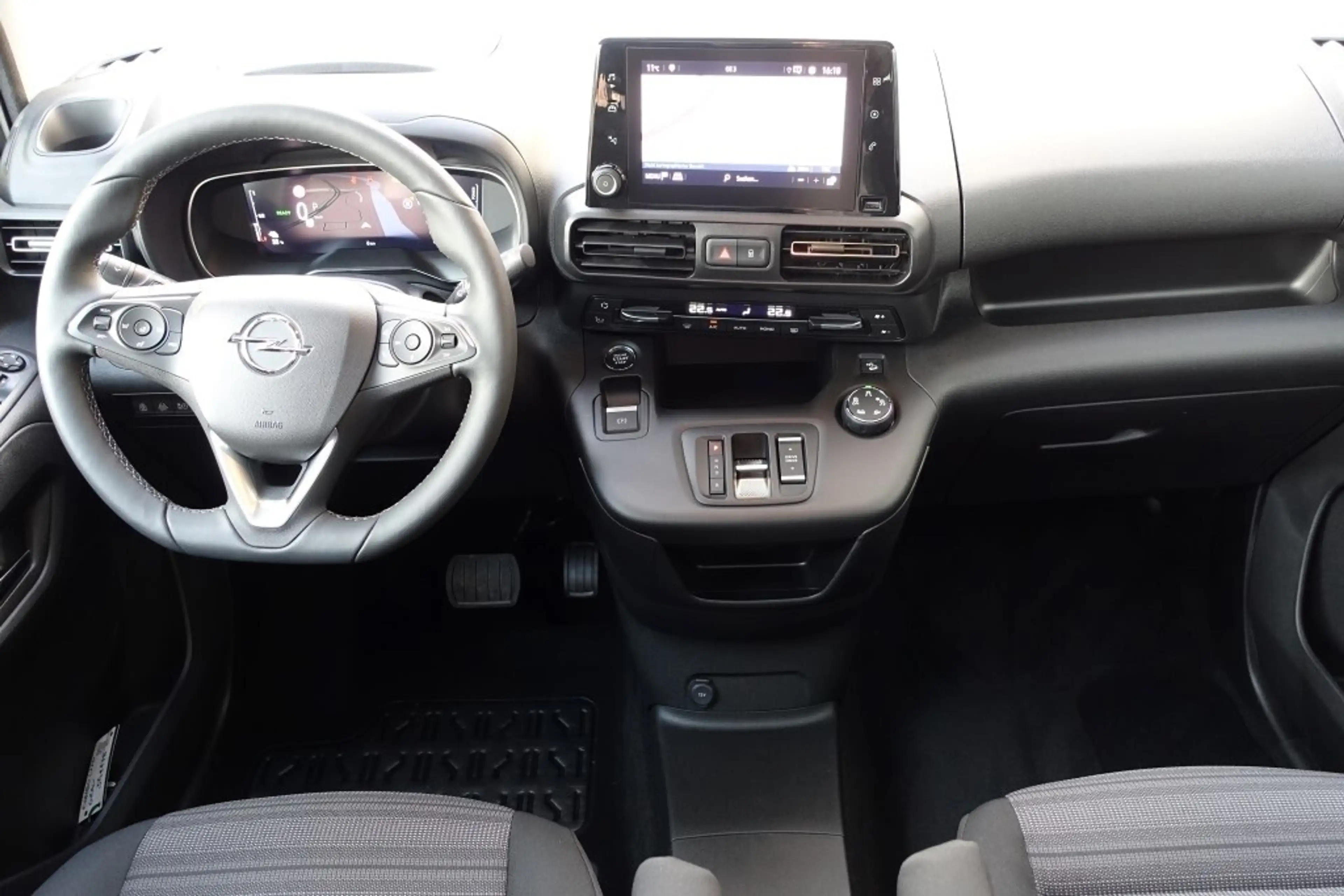 Opel Combo Life e-Combo Life L 50 kWh Elegance Plus — photo 6