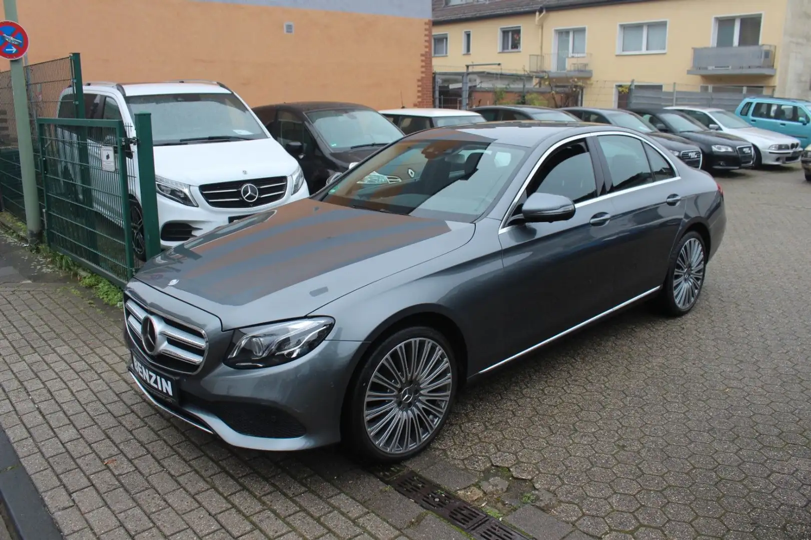 Mercedes-Benz E 200 Lim./Widescreen/360°/Leder/Memory/Spur A. Grau - 1
