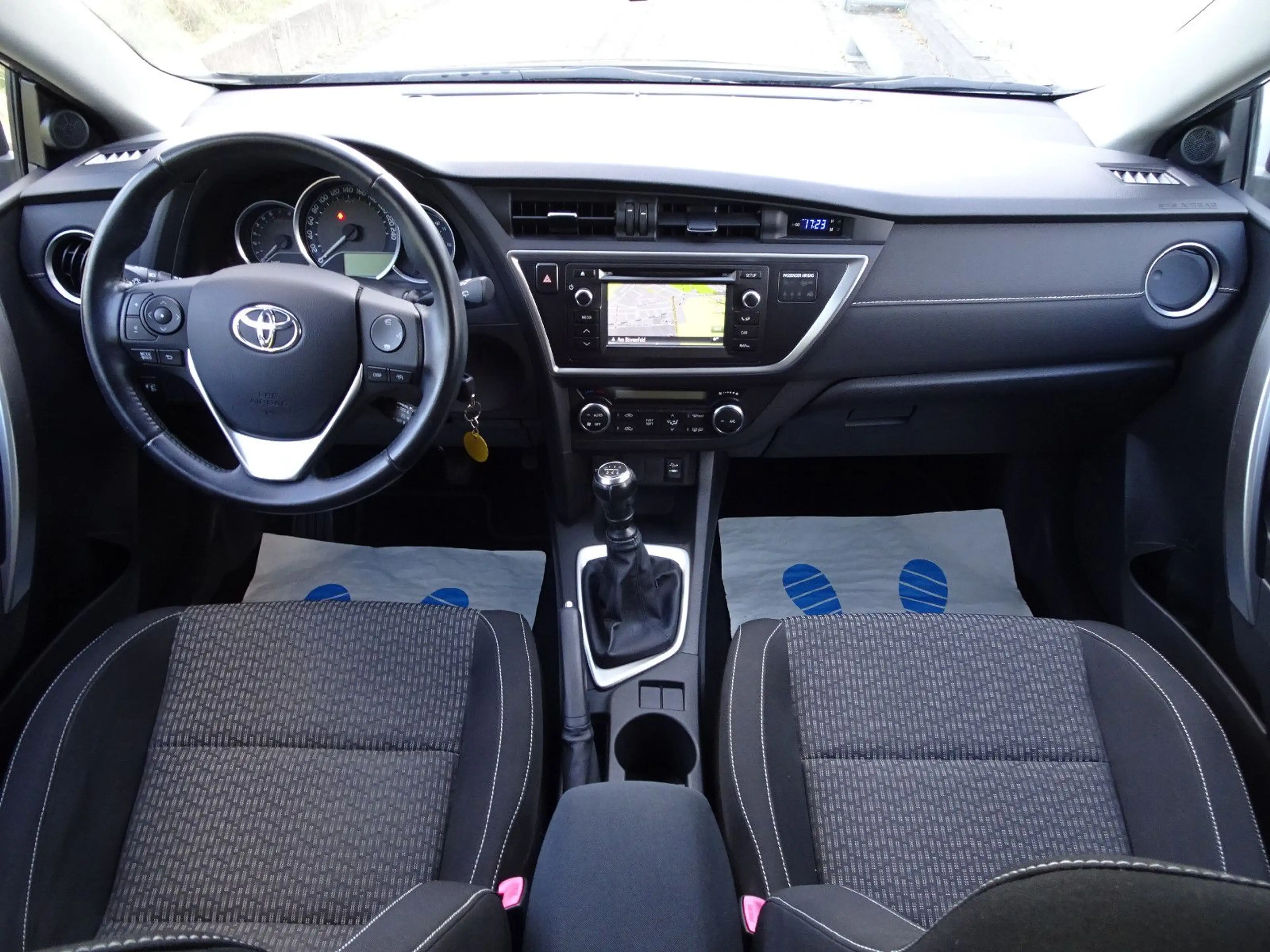 Toyota Auris 1,33-l-Dual-VVT-i / 1-Hand — photo 7