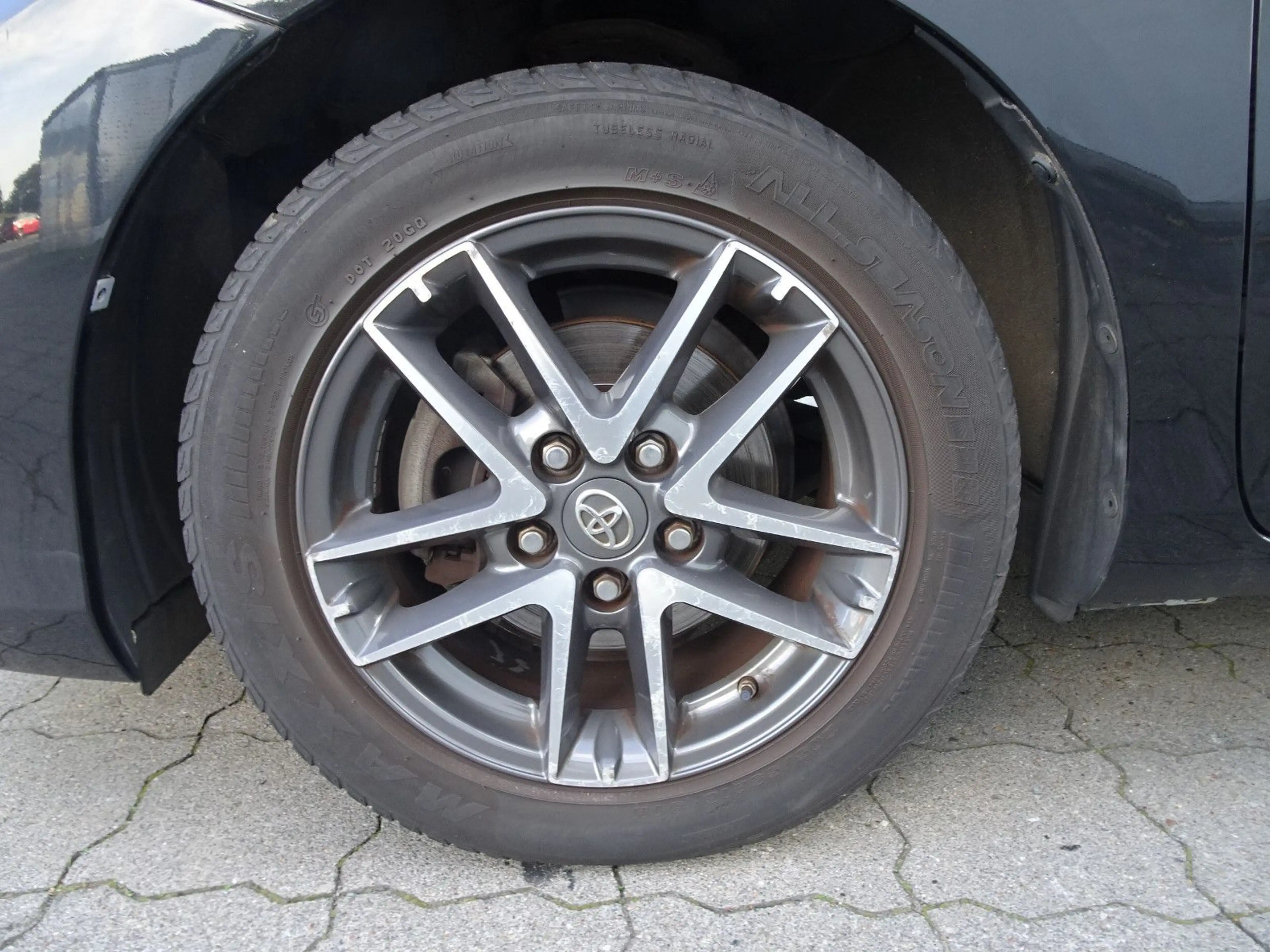Toyota Auris 1,33-l-Dual-VVT-i / 1-Hand — photo 18