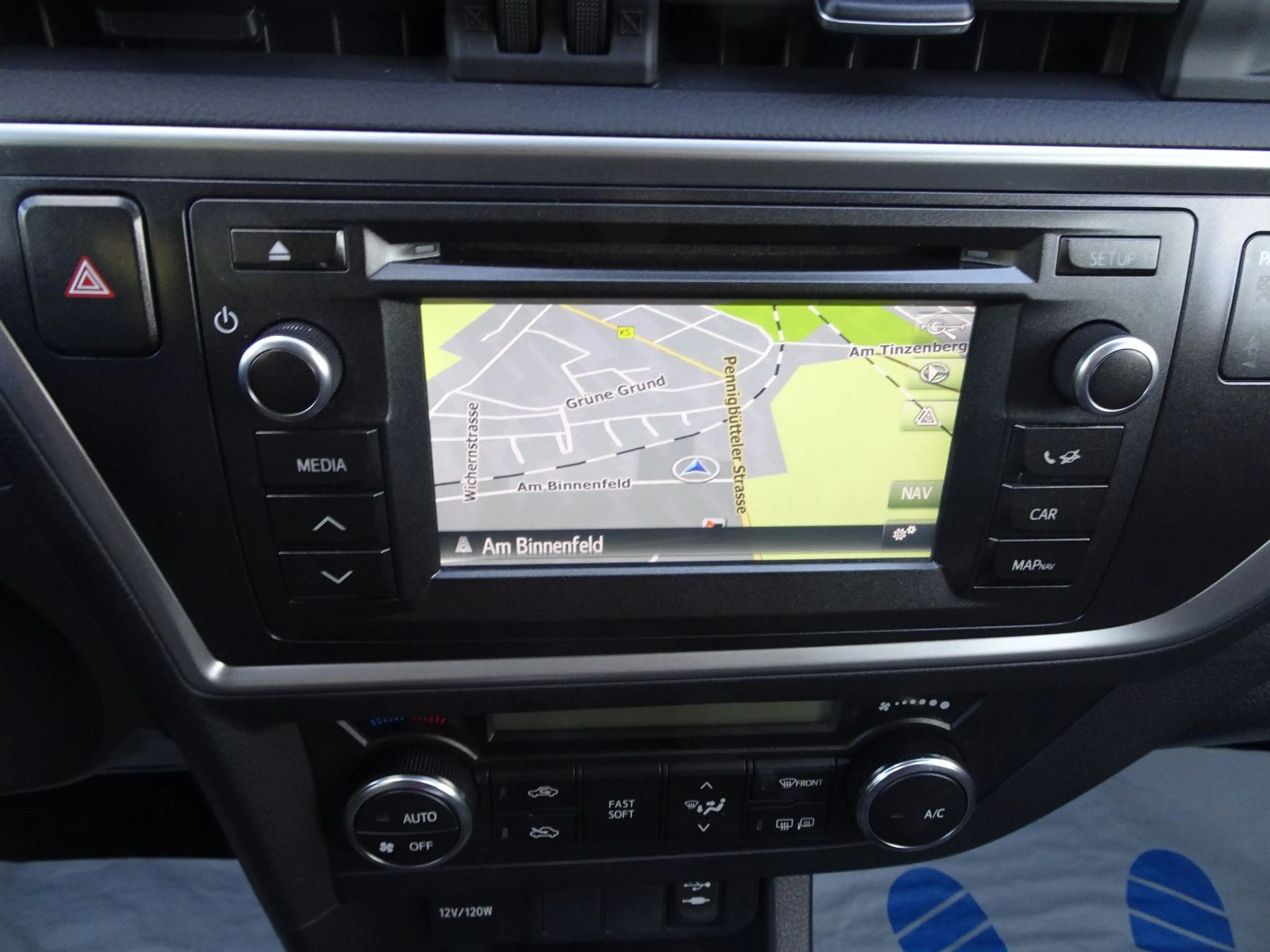Toyota Auris 1,33-l-Dual-VVT-i / 1-Hand — photo 8