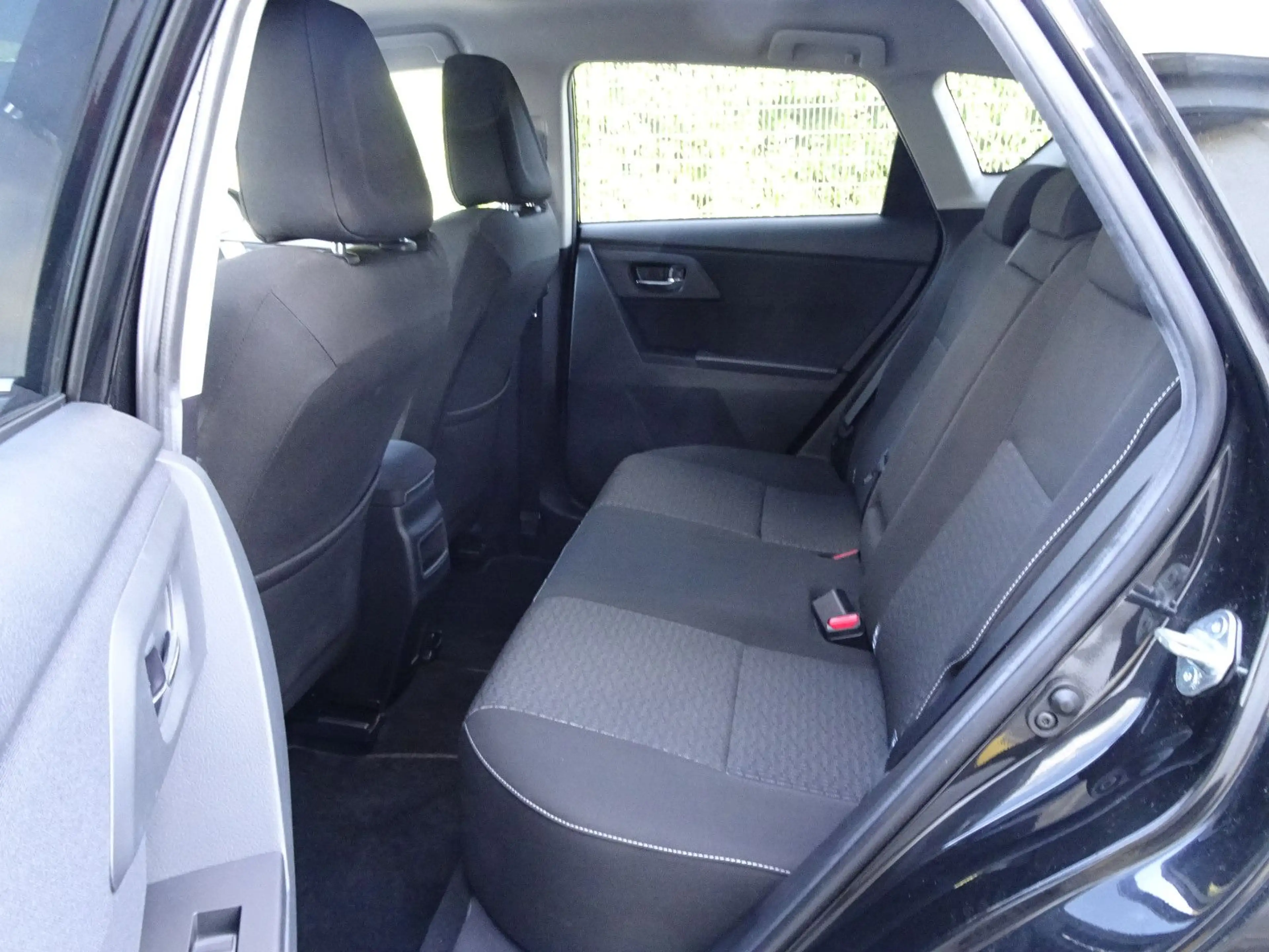 Toyota Auris 1,33-l-Dual-VVT-i / 1-Hand — photo 14