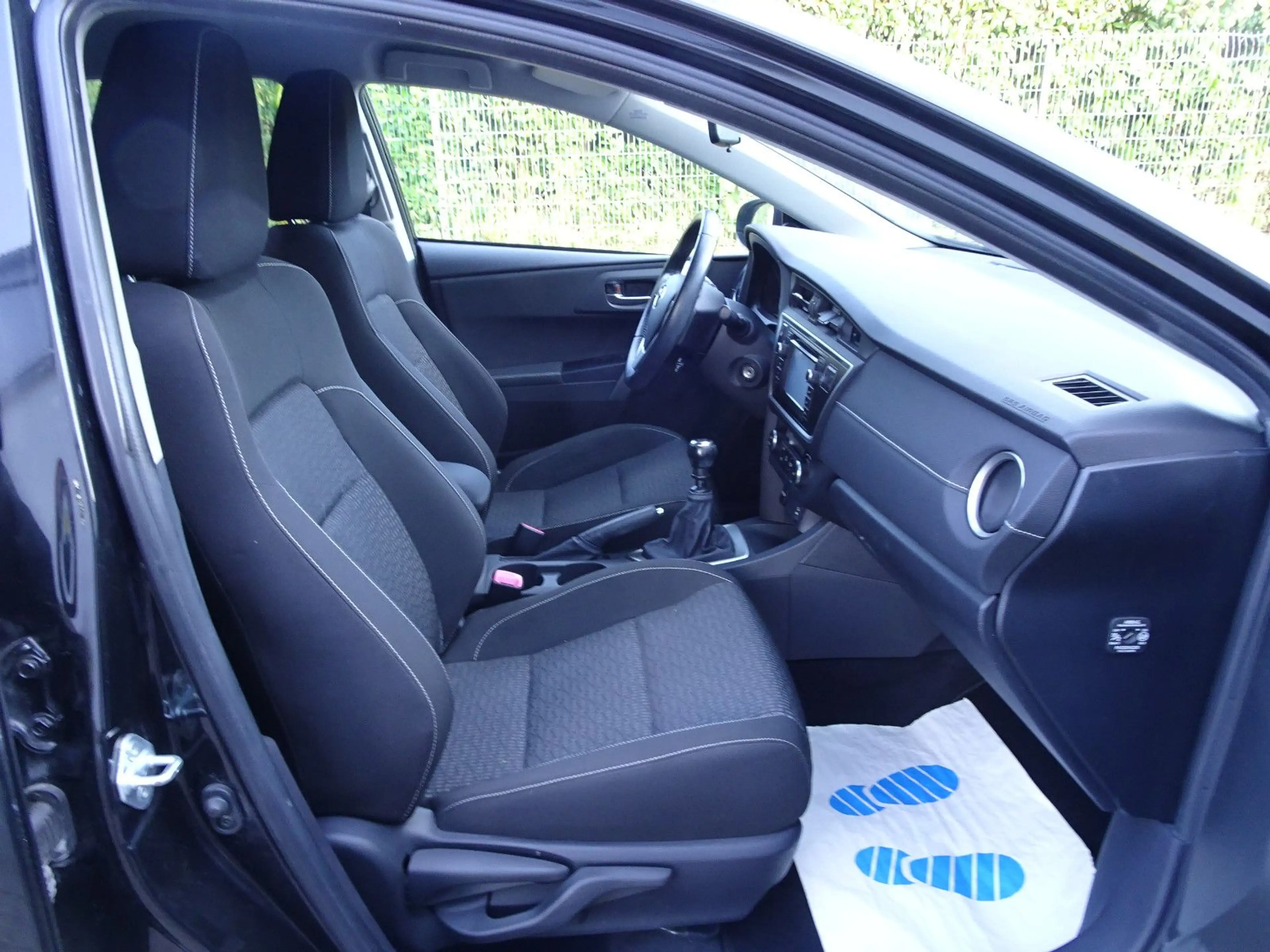 Toyota Auris 1,33-l-Dual-VVT-i / 1-Hand — photo 15