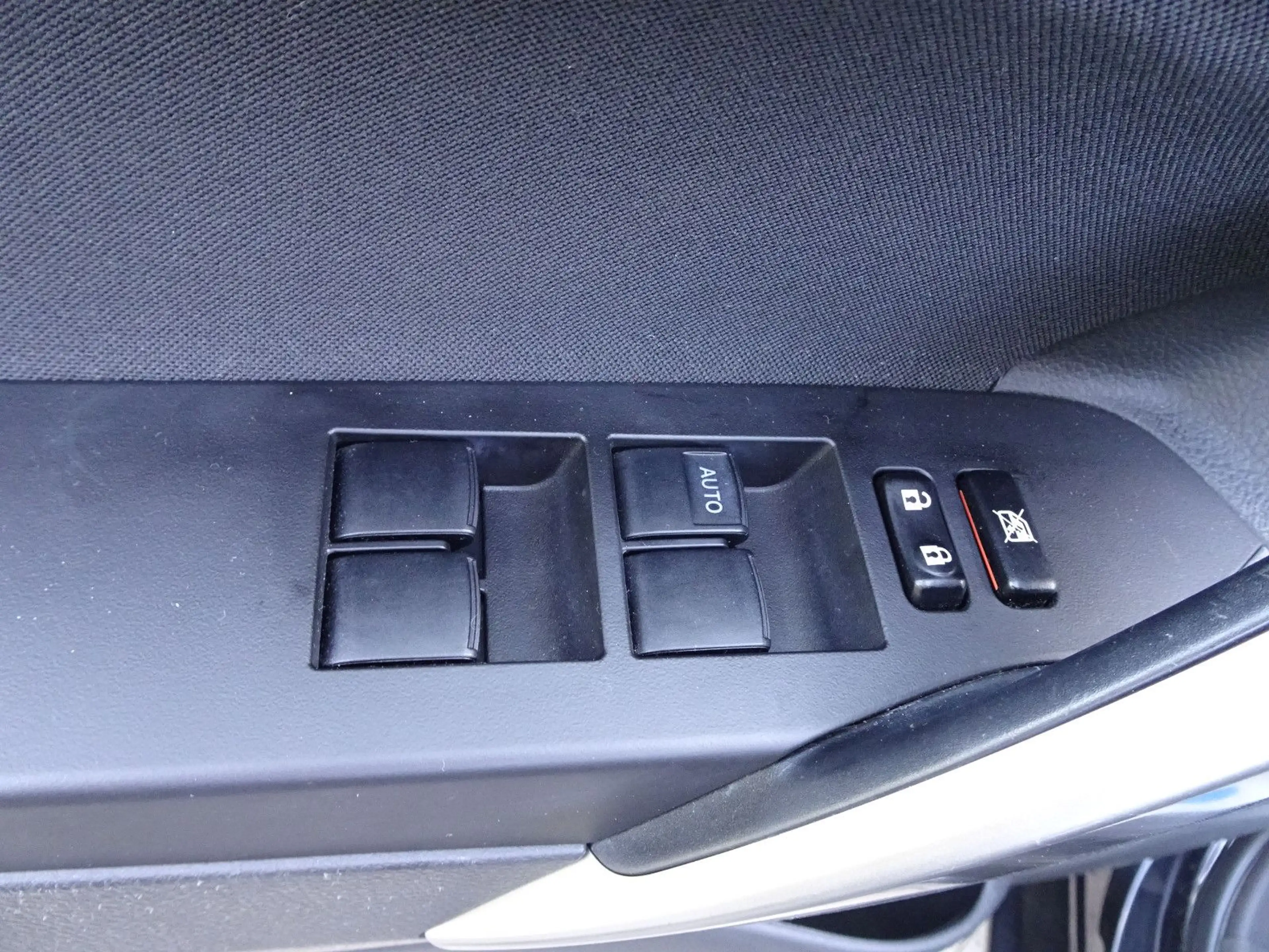 Toyota Auris 1,33-l-Dual-VVT-i / 1-Hand — photo 12