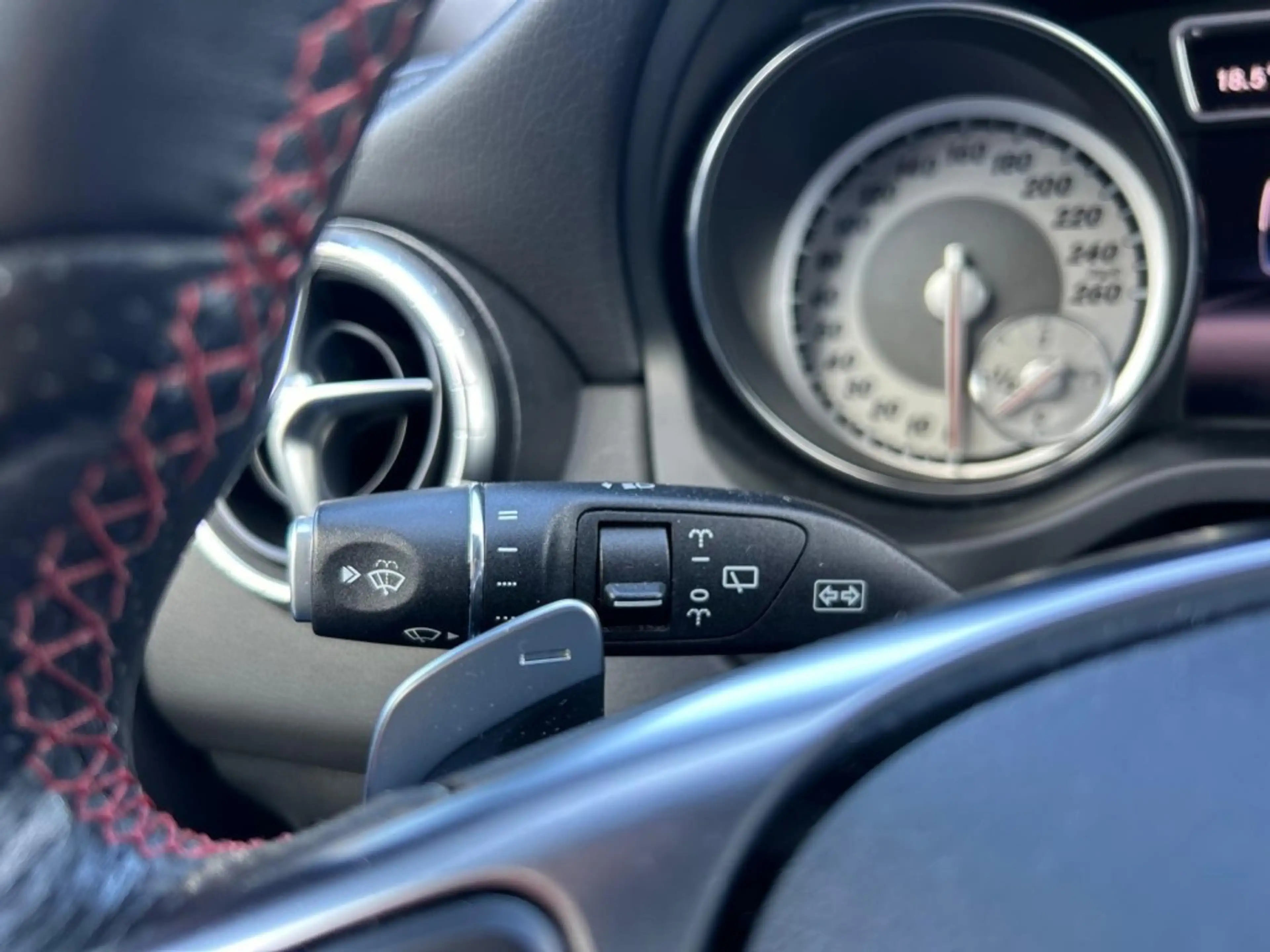 Mercedes-Benz CLA 180 180 Shooting Brake, AMG Pano, Cruise, Harman Kardo — photo 13