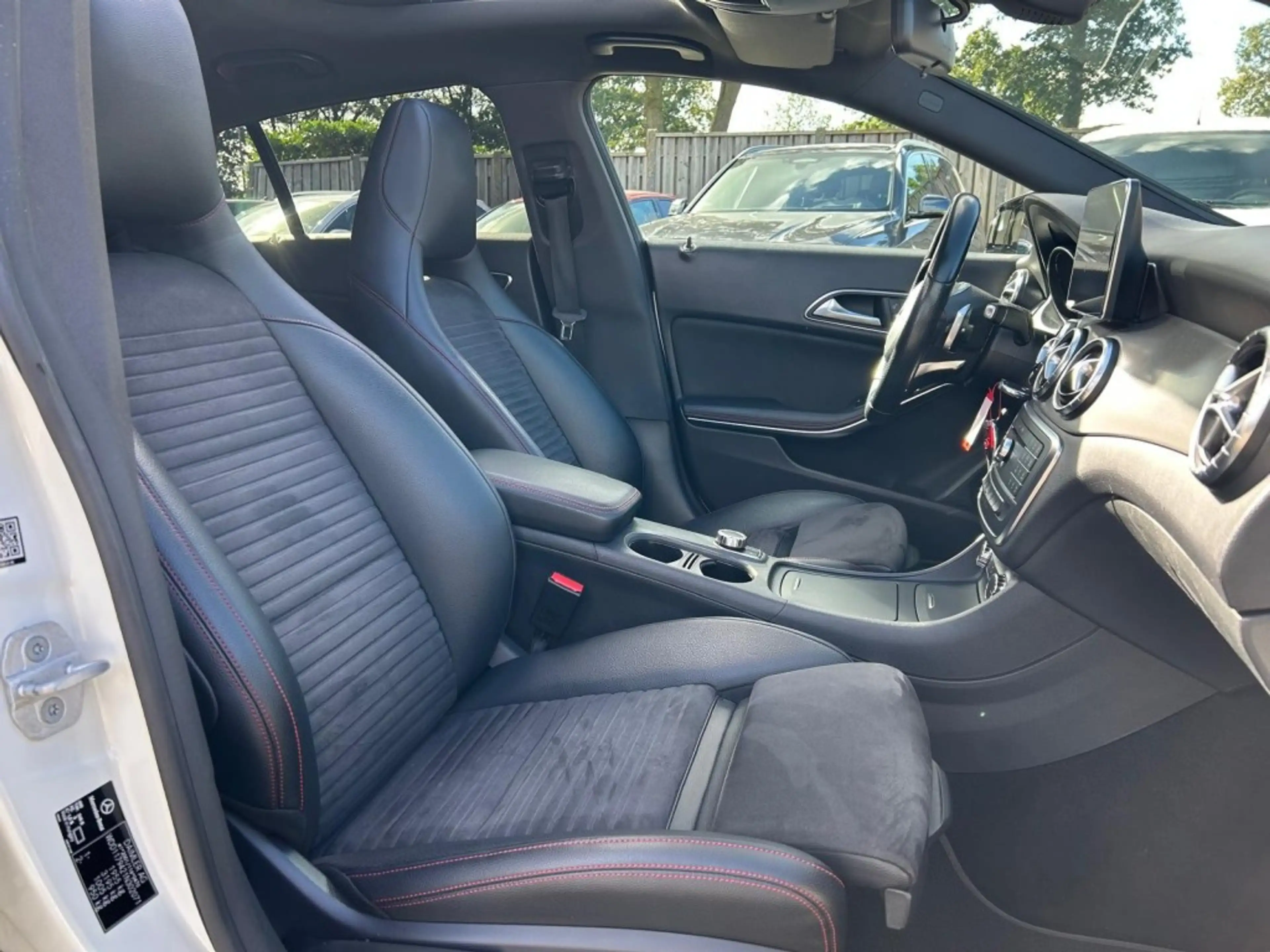 Mercedes-Benz CLA 180 180 Shooting Brake, AMG Pano, Cruise, Harman Kardo — photo 9