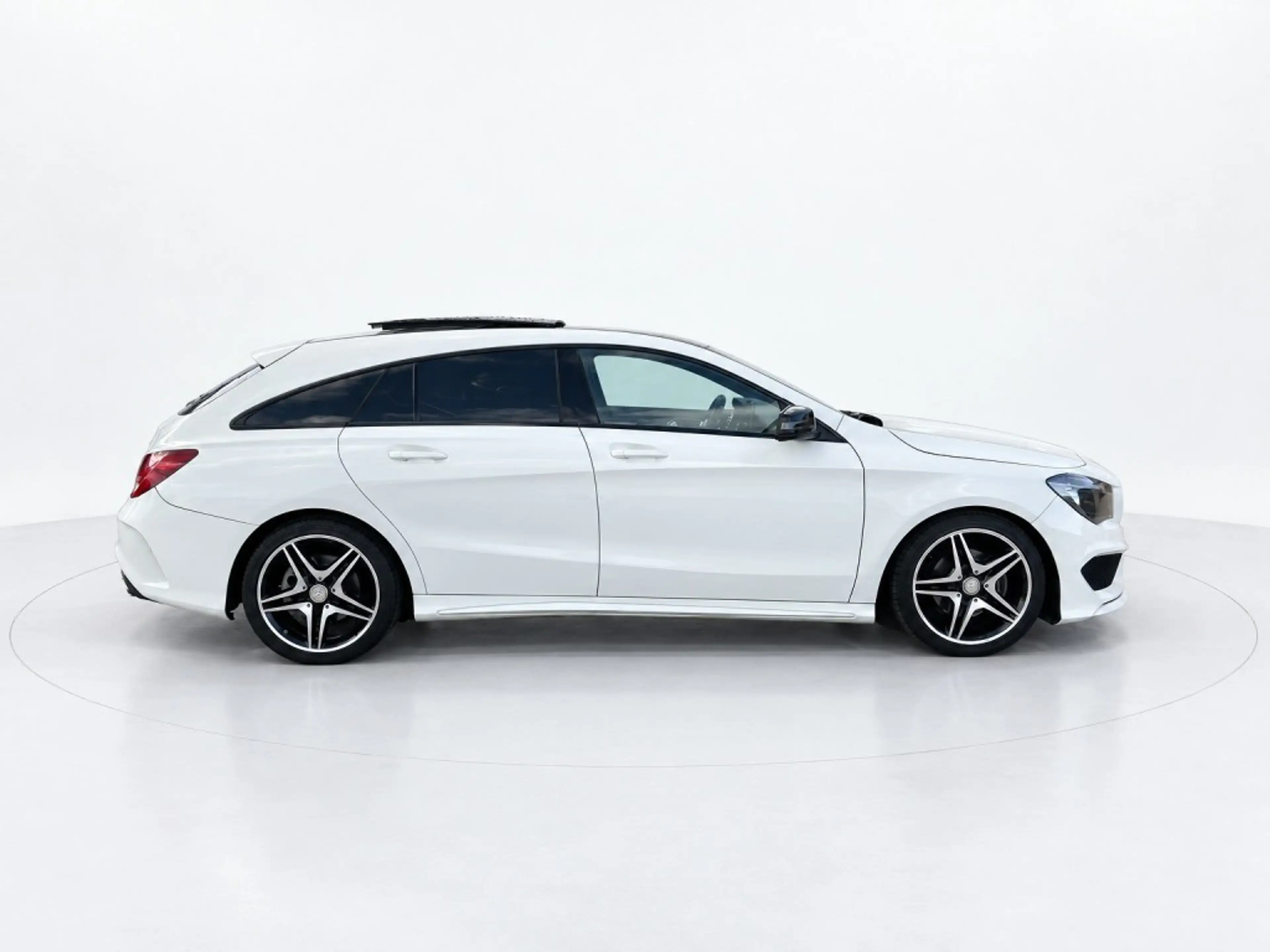 Mercedes-Benz CLA 180 180 Shooting Brake, AMG Pano, Cruise, Harman Kardo — photo 4