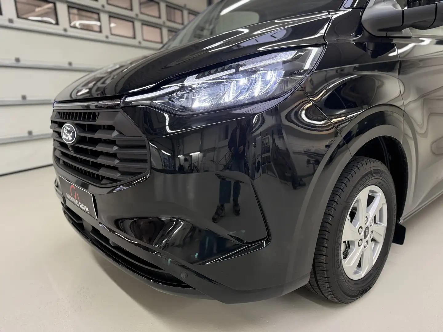 Ford Transit Custom L2 LIMITED MULTI-USE PHEV 5 ZIT/In stock! Schwarz - 2
