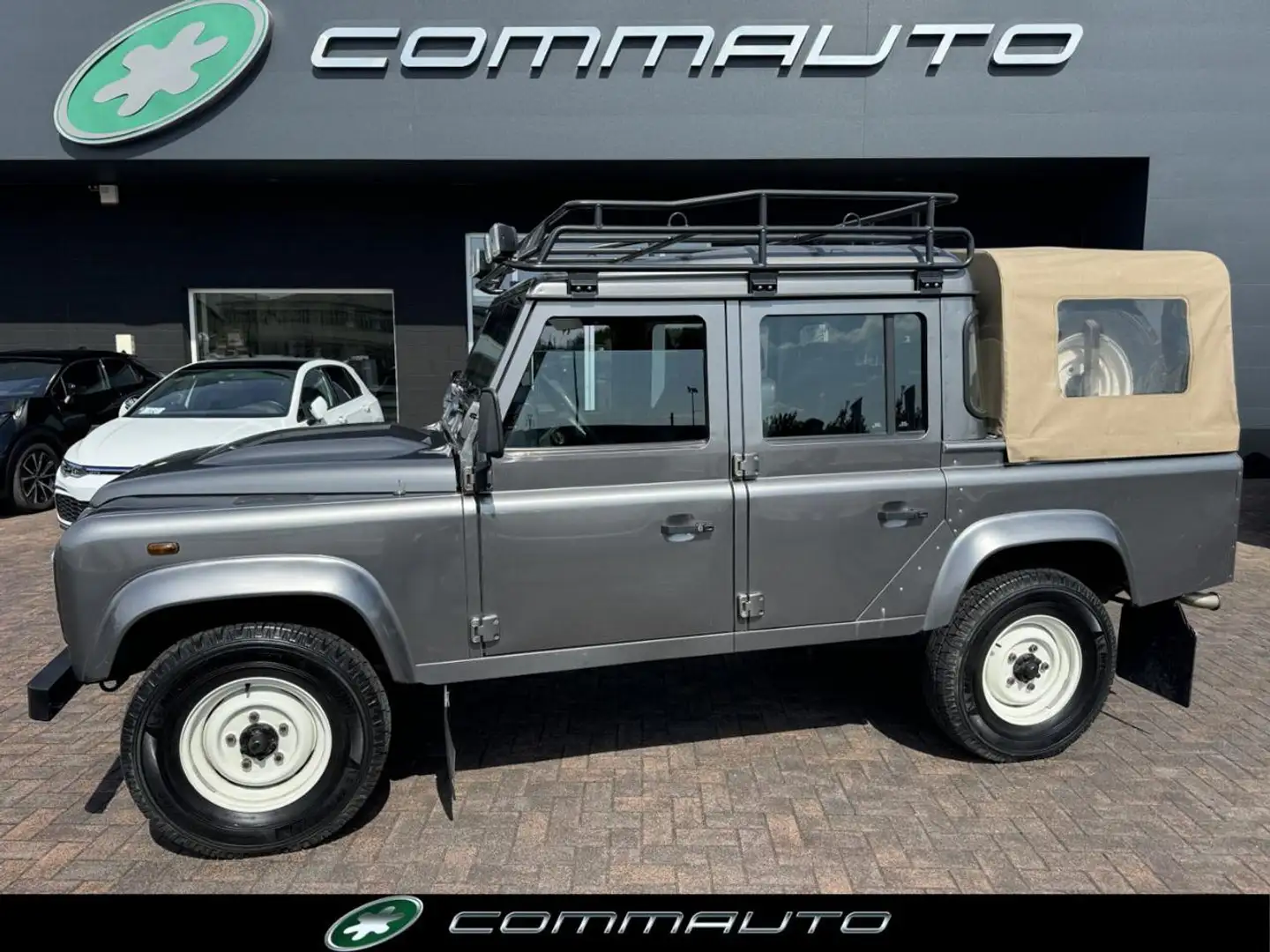Land Rover Defender 110 2.4 TD4 CrewCab Grigio - 1