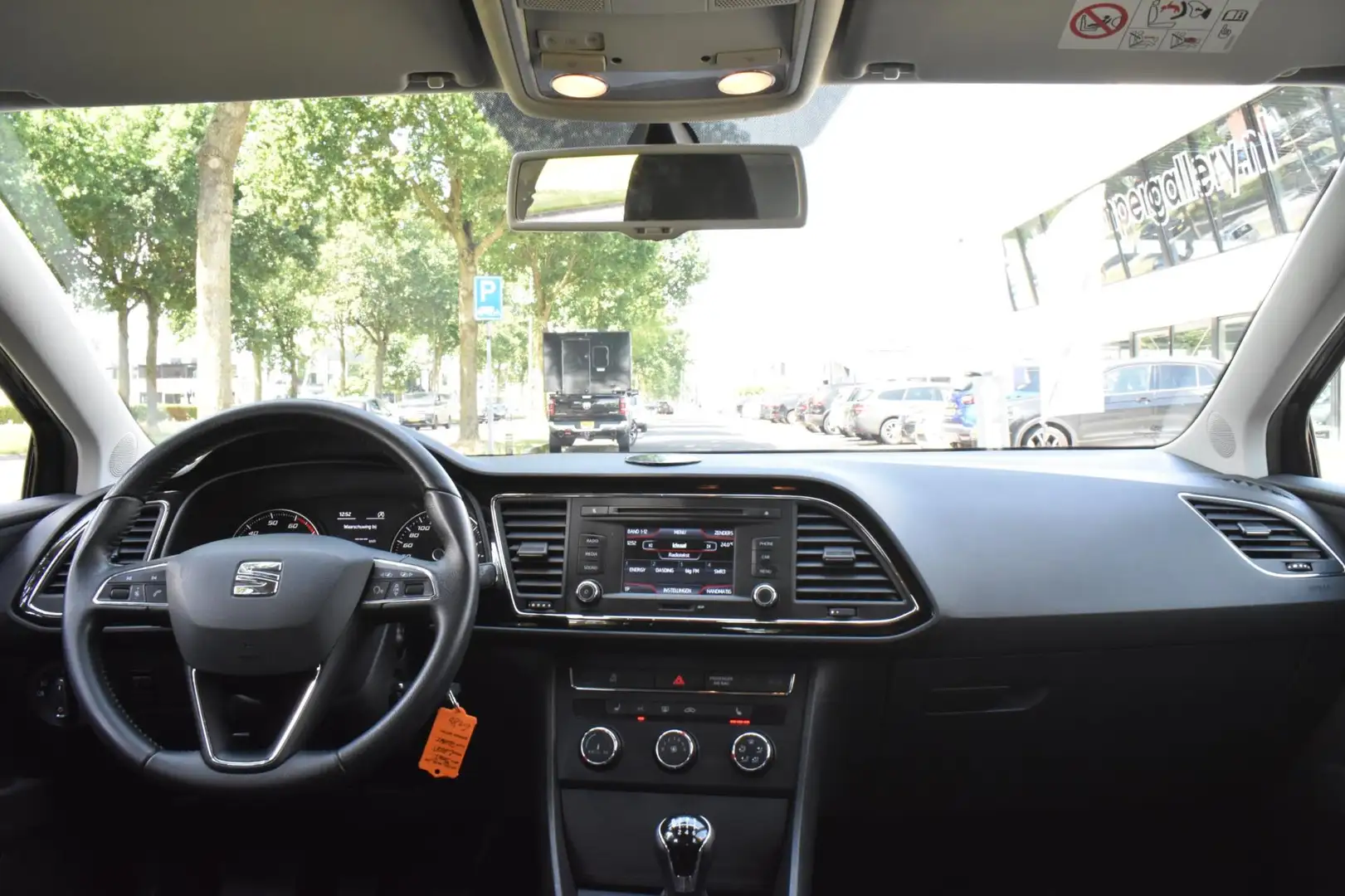 SEAT Leon 1.2 TSI Style STOELVERWARMING, CRUISE , PDC Zwart - 2