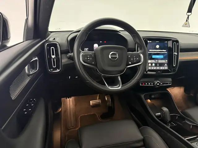 Volvo XC40 view 18