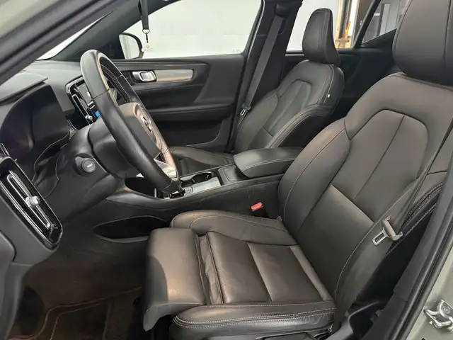 Volvo XC40 view 13