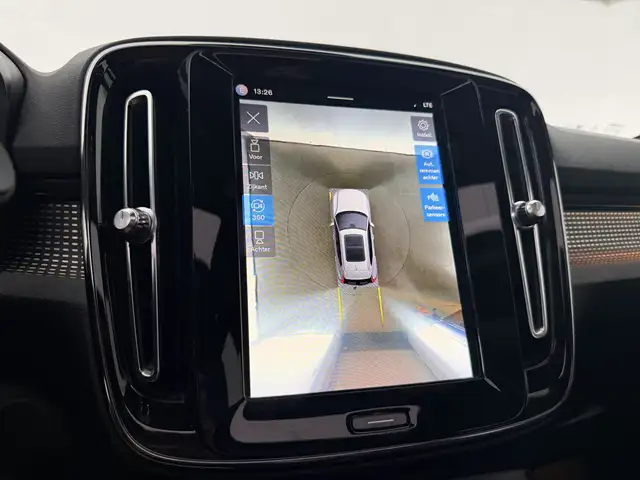 Volvo XC40 view 22