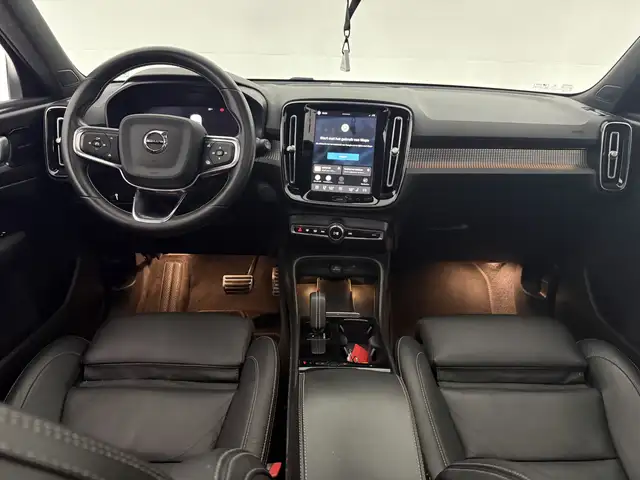 Volvo XC40 view 2