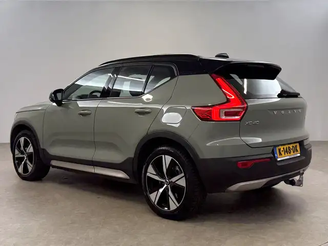 Volvo XC40 view 3