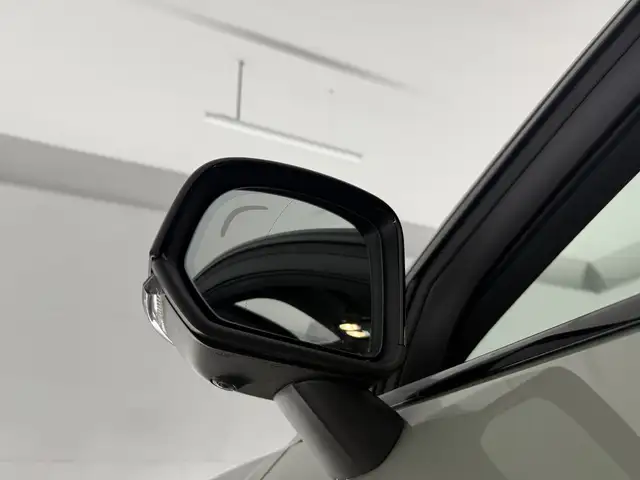 Volvo XC40 view 30