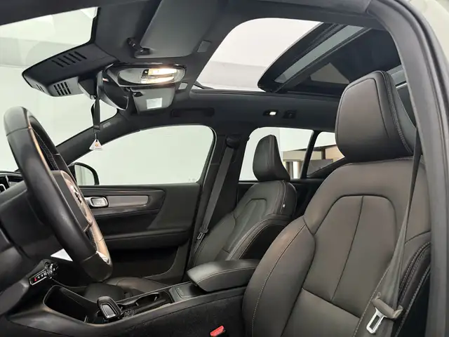 Volvo XC40 view 4