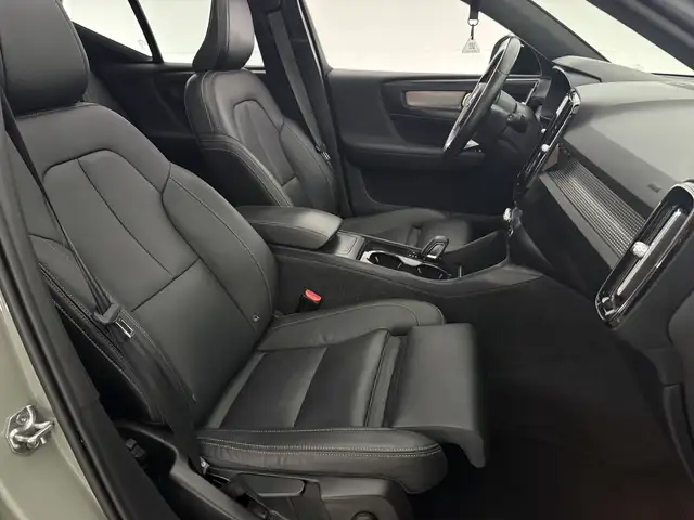 Volvo XC40 view 14