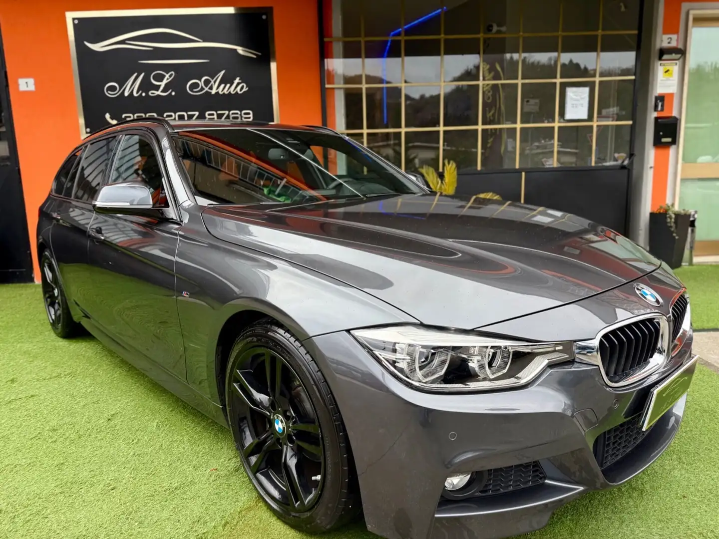 BMW 318 318d Touring Msport Gris - 2