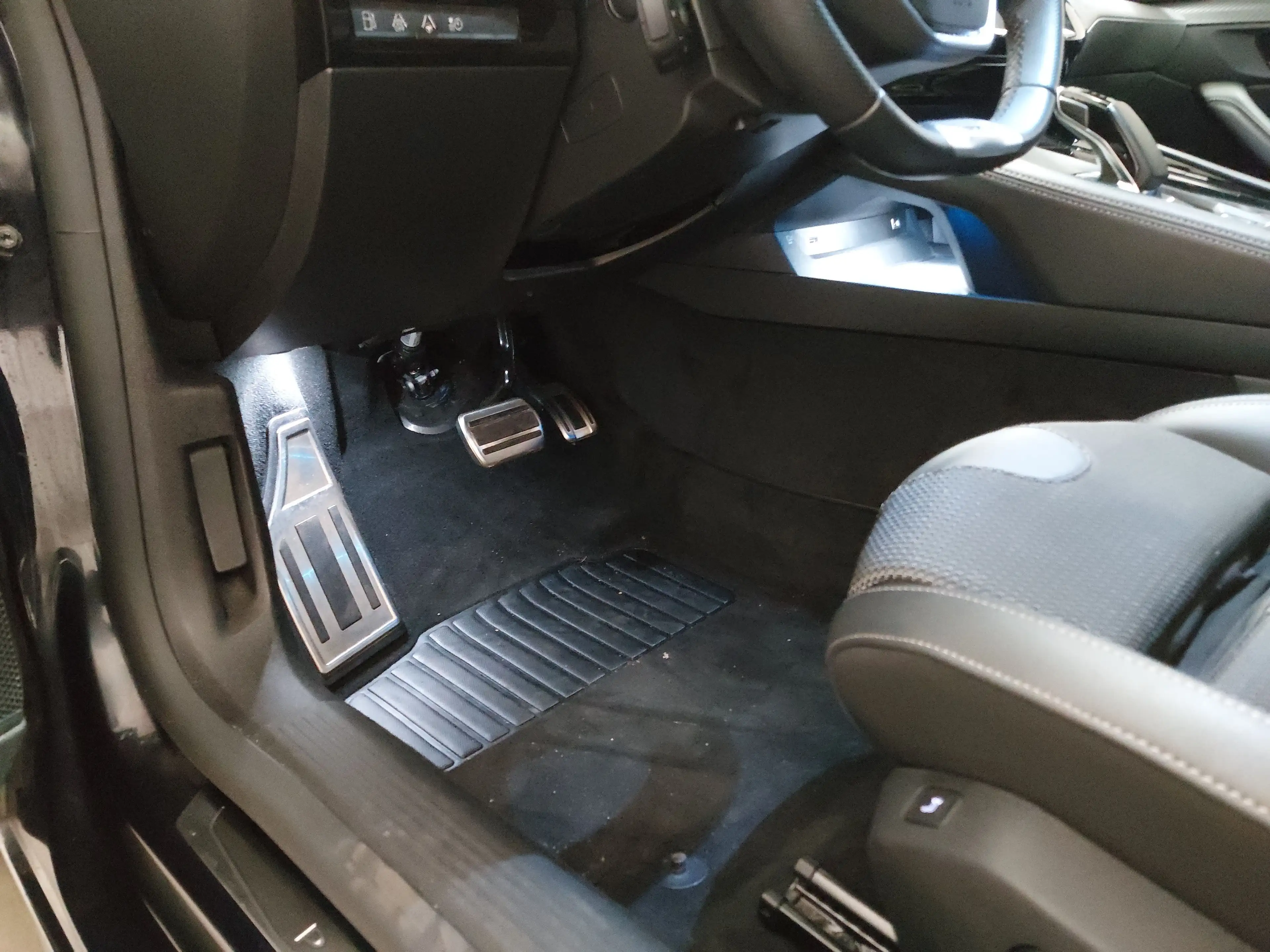 Peugeot 508 508 T-LEDER KLIMAAUT LED RADIO MFL PANO SHZ VC PDC Navi — photo 7