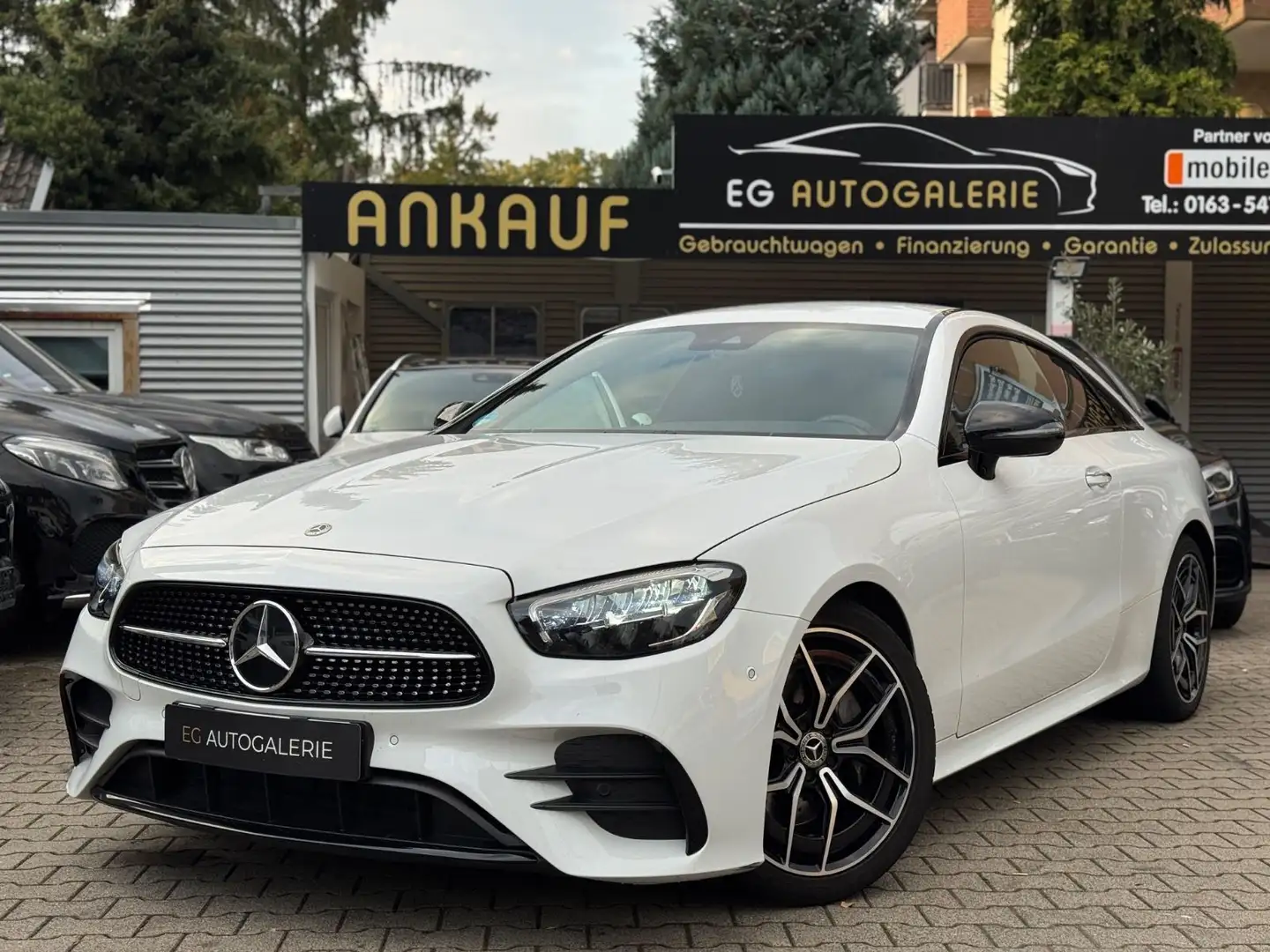 Mercedes-Benz E 220 d Coupe *JUNGE-STERNE*AMG*SCHECKHEFT* Weiß - 1