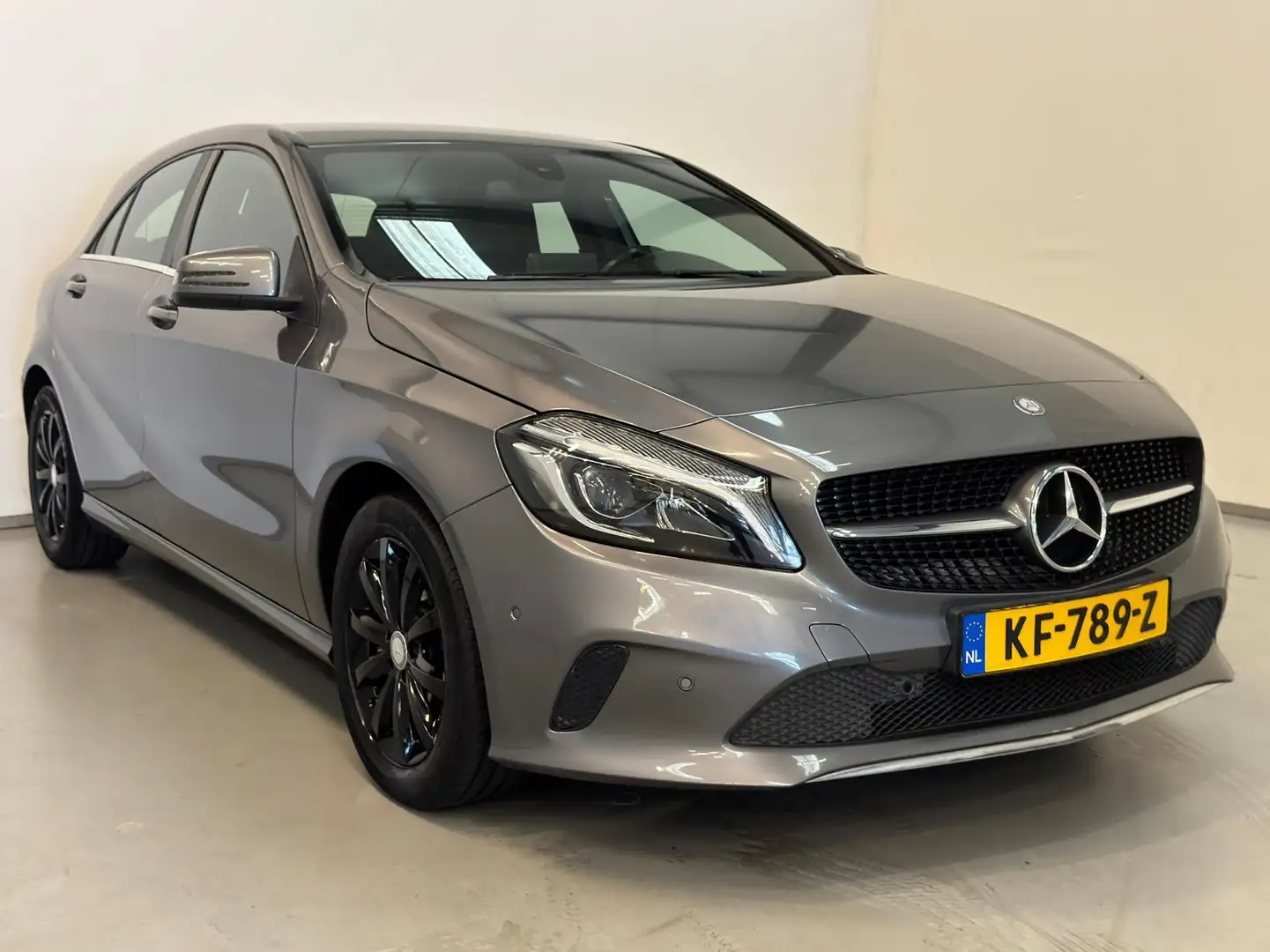 Mercedes-Benz A 160 NL-auto / Facelift / Camera / Navi Grau - 2