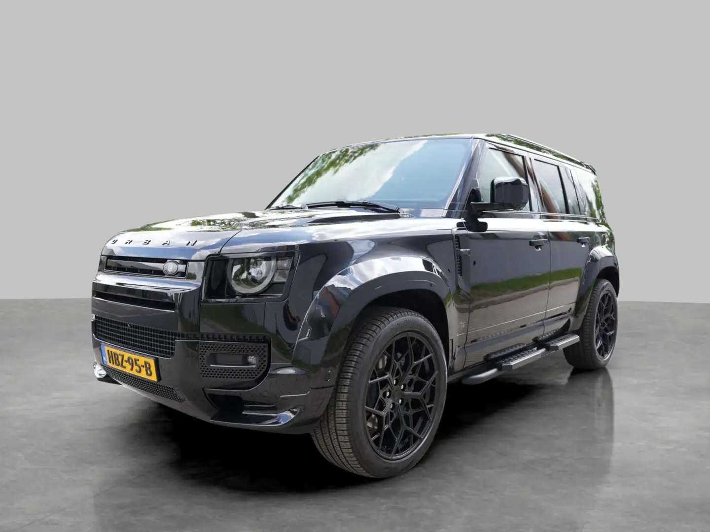 Land Rover Defender 2.0 P300e 110 X-Dynamic Urban PHEV HSE Zwart - 1