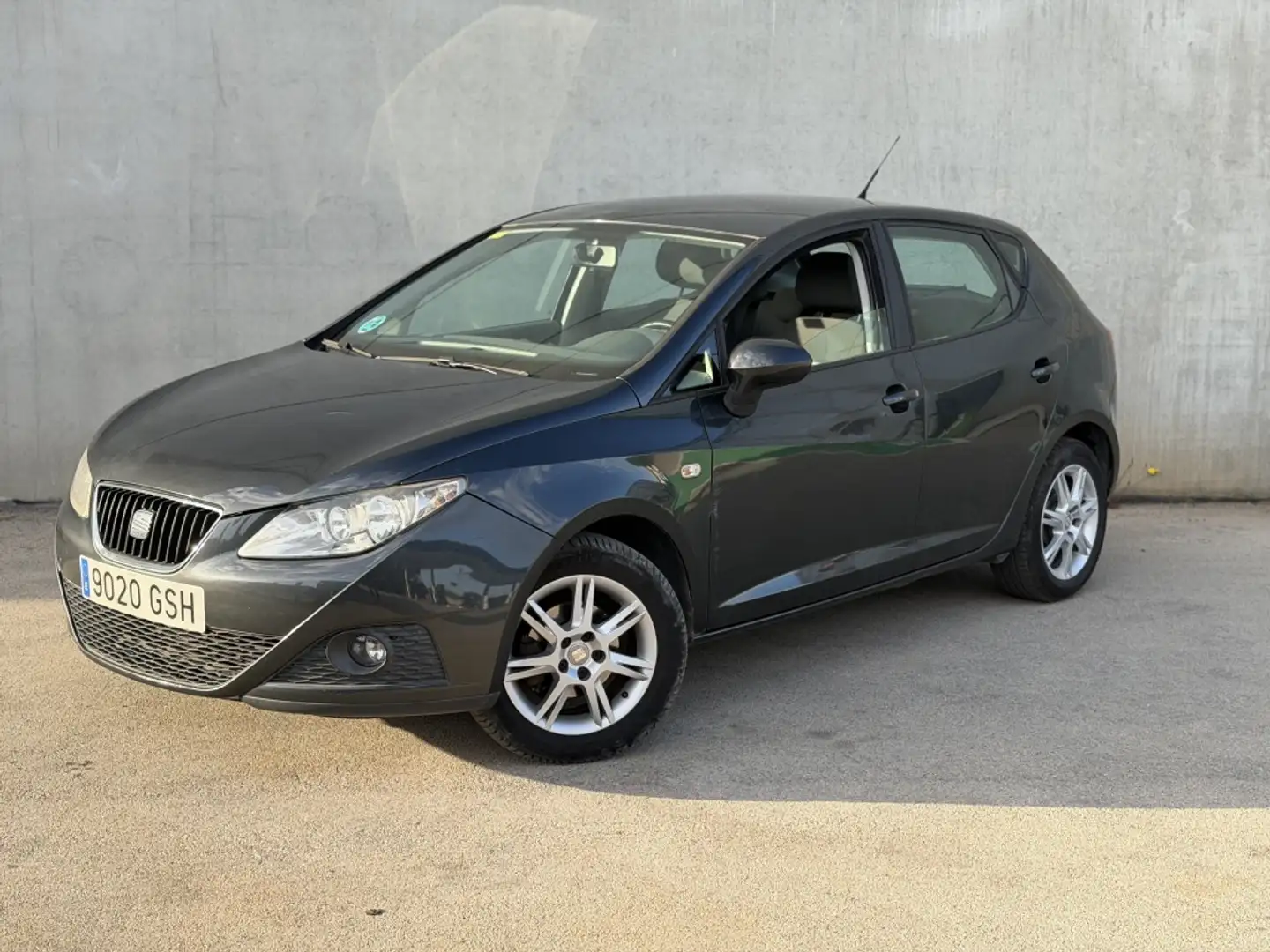 SEAT Ibiza 1.4 Style Gris - 1