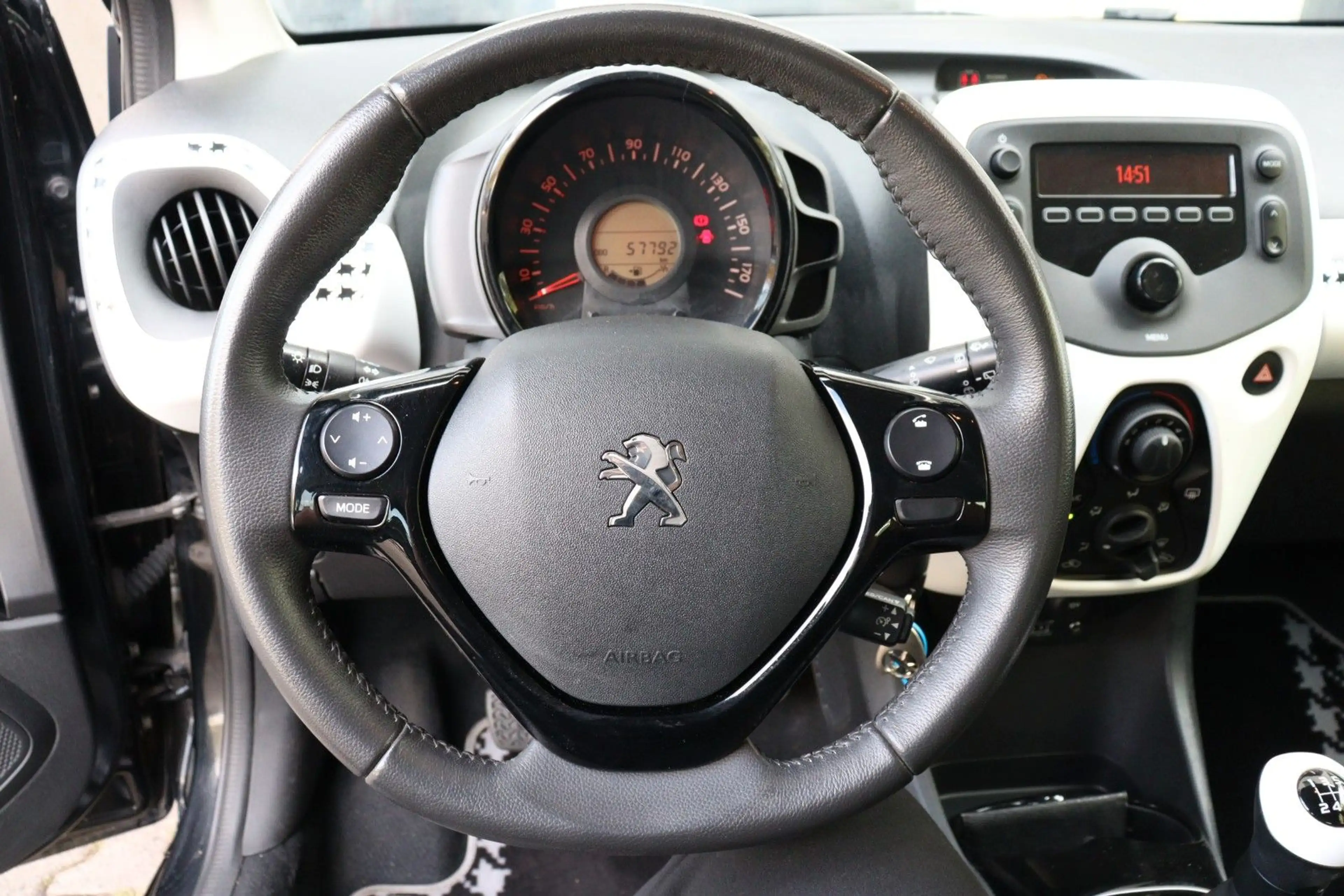 Peugeot 108 Active — photo 11