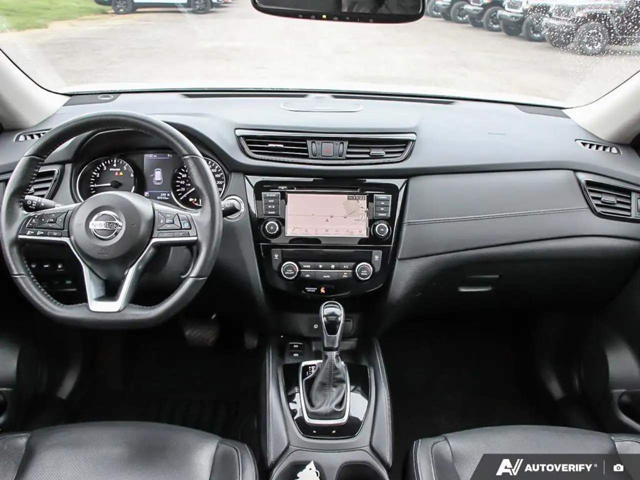 Nissan Rogue снимка Nissan Rogue