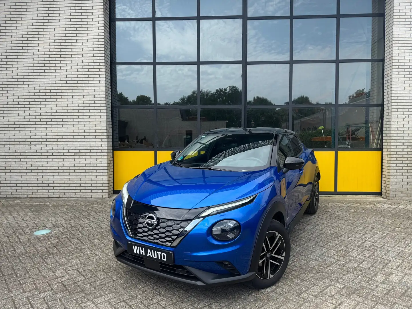 Nissan Juke 1.6 Hybrid N-Design Blauw - 1