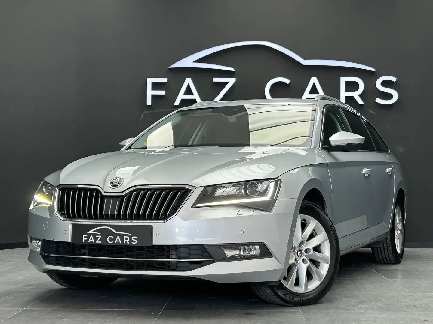 Skoda Superb SW 2.0 CR TDi DSG * LED + CUIR + GPS + CAMERA * Grey - 1
